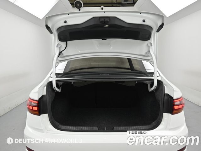 Volkswagen Jetta 2021 — photo 19