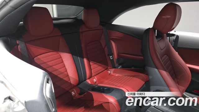 Mercedes-Benz C-Class 2023 — photo 12