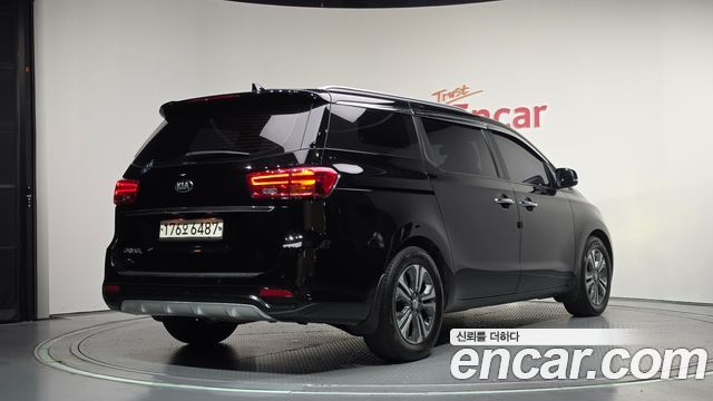 Kia Canival 2019 — photo 2