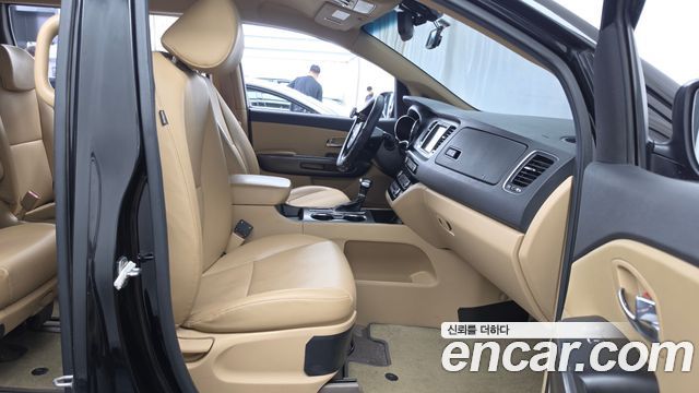 Kia Canival 2019 — photo 11