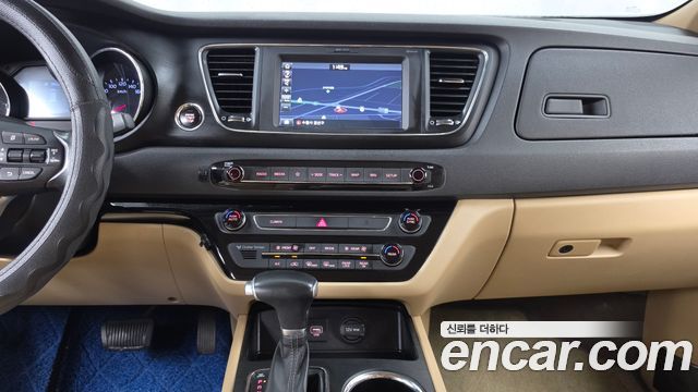 Kia Canival 2019 — photo 14