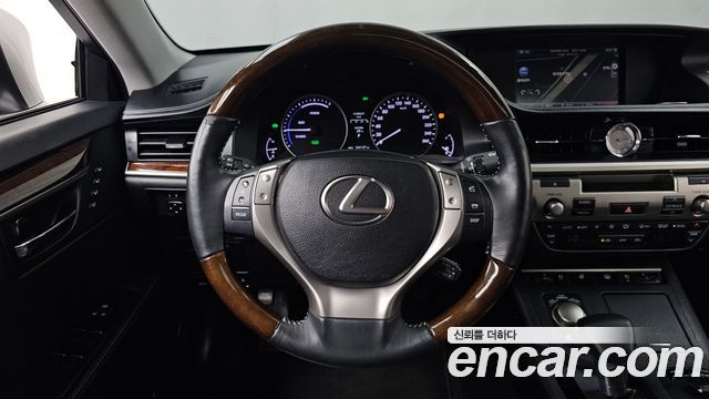 Lexus ES 2013 — photo 13