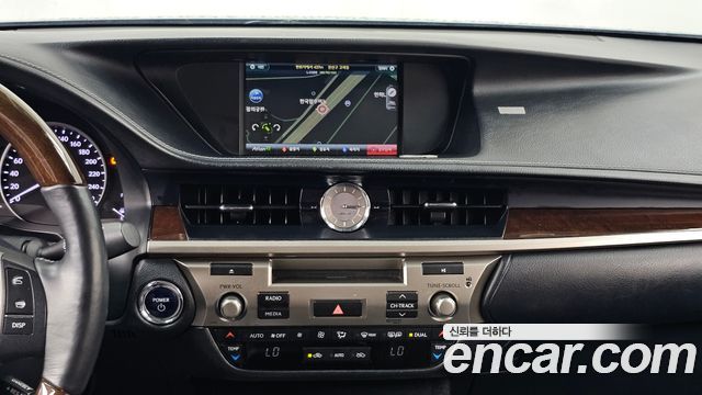 Lexus ES 2013 — photo 14