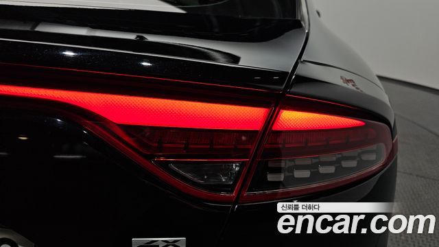 Kia Stinger 2022 — photo 9
