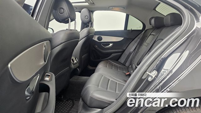 Mercedes-Benz C-Class 2020 — photo 12