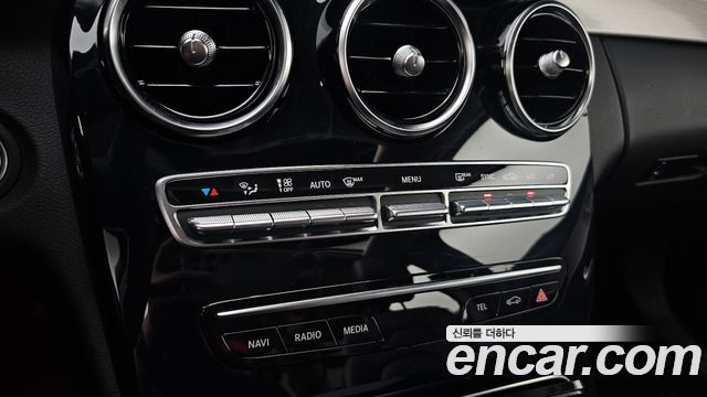 Mercedes-Benz C-Class 2020 — photo 18