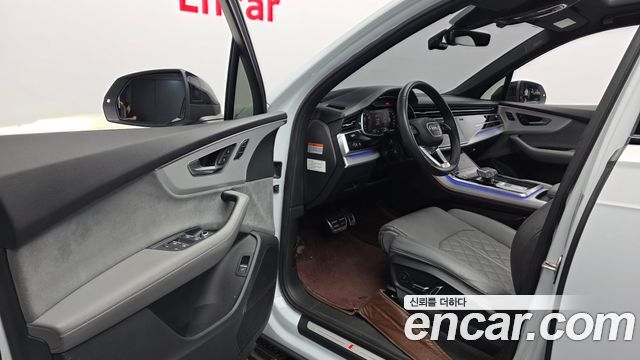 Audi Q7 2023 — photo 13