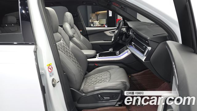Audi Q7 2023 — photo 17