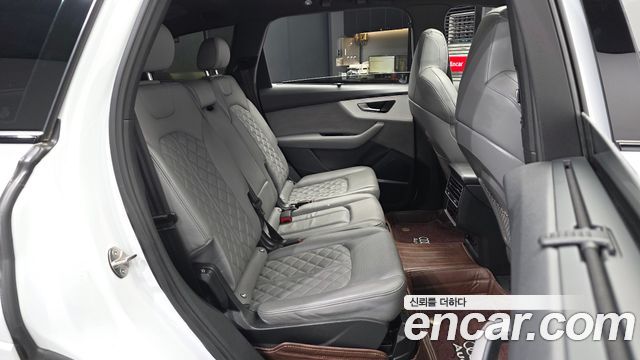 Audi Q7 2023 — photo 18