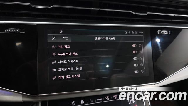 Audi Q7 2023 — photo 28