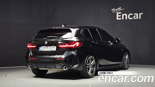 BMW 1-Series 2023 — photo 2