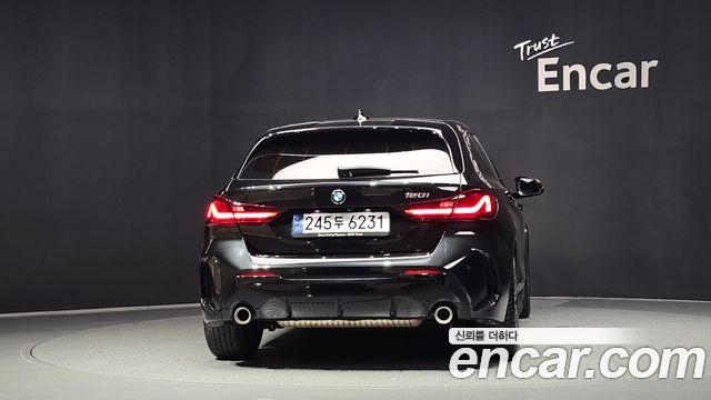 BMW 1-Series 2023 — photo 4