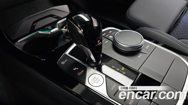 BMW 1-Series 2023 — photo 12