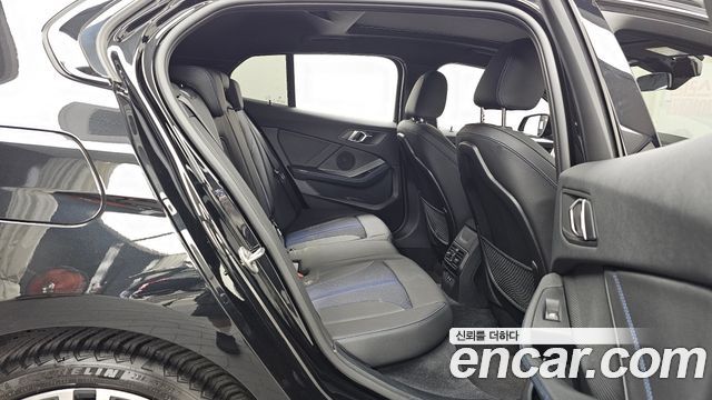 BMW 1-Series 2023 — photo 18