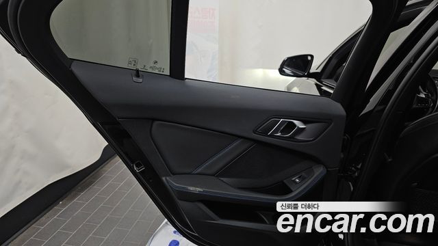 BMW 1-Series 2023 — photo 15