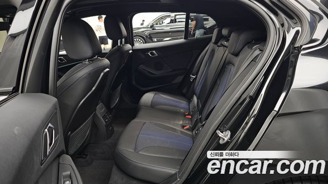 BMW 1-Series 2023 — photo 16