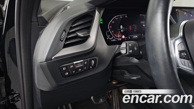 BMW 1-Series 2023 — photo 27
