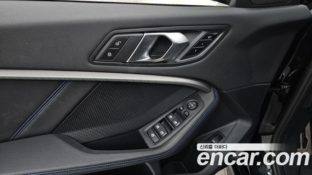 BMW 1-Series 2023 — photo 33