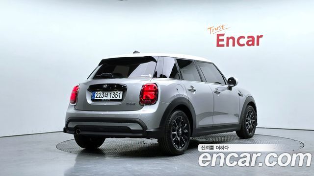 Mini Cooper 2024 — photo 2