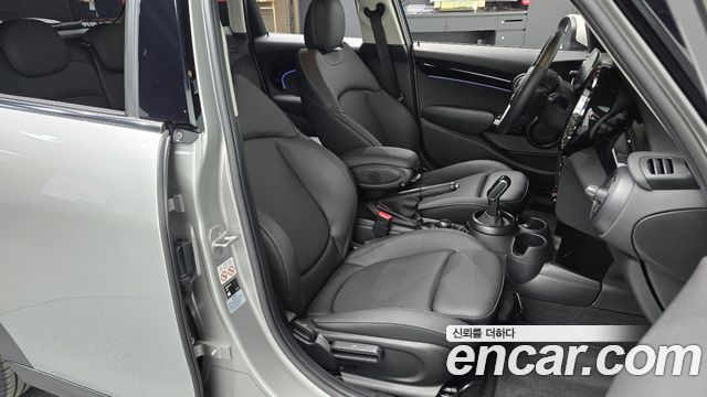 Mini Cooper 2024 — photo 12