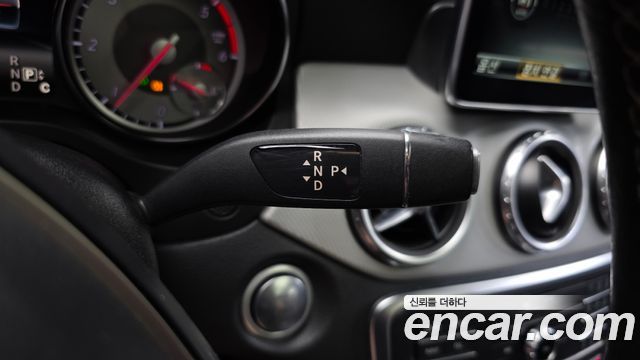 Mercedes-Benz GLA-Class 2016 — photo 9