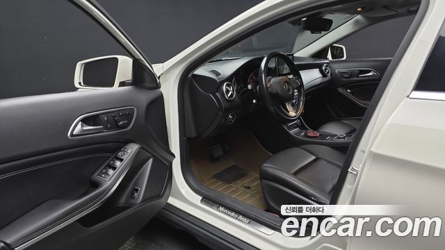 Mercedes-Benz GLA-Class 2016 — photo 10