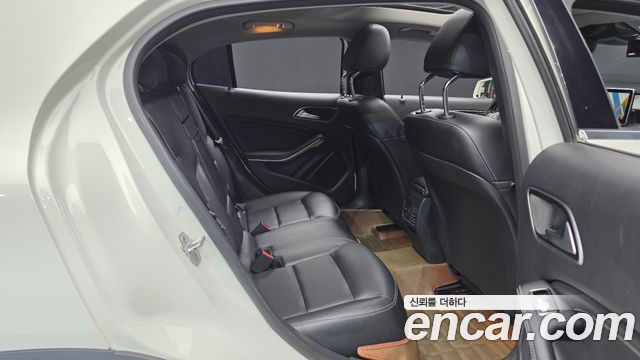 Mercedes-Benz GLA-Class 2016 — photo 12