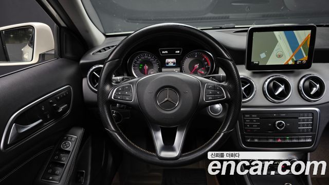 Mercedes-Benz GLA-Class 2016 — photo 14