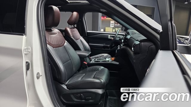 Ford Explorer 2022 — photo 17