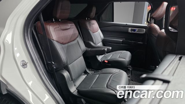 Ford Explorer 2022 — photo 18