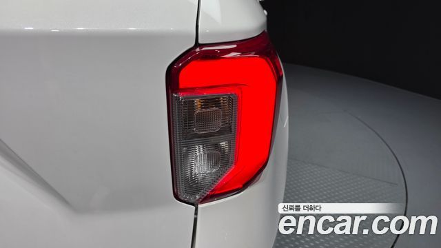 Ford Explorer 2022 — photo 9