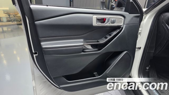 Ford Explorer 2022 — photo 14