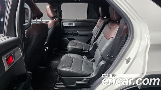 Ford Explorer 2022 — photo 16