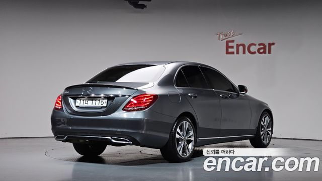 Mercedes-Benz C-Class 2018 — photo 2