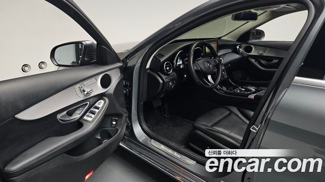 Mercedes-Benz C-Class 2018 — photo 13
