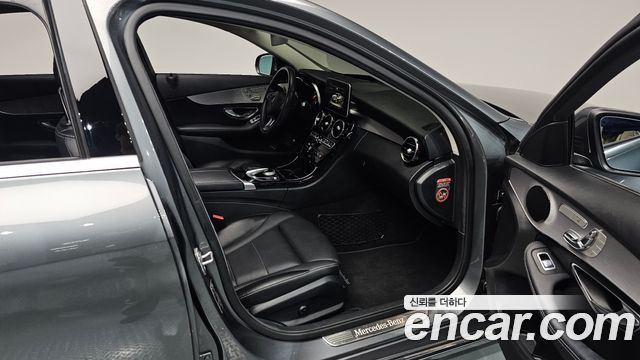Mercedes-Benz C-Class 2018 — photo 17