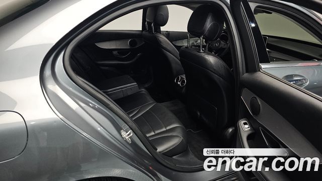 Mercedes-Benz C-Class 2018 — photo 18