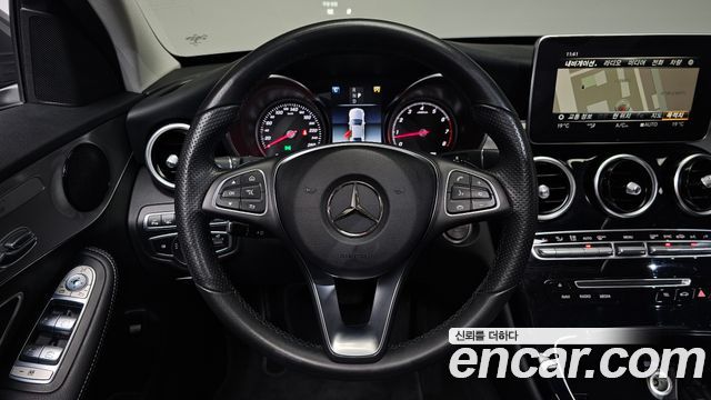 Mercedes-Benz C-Class 2018 — photo 19