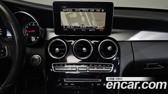 Mercedes-Benz C-Class 2018 — photo 20