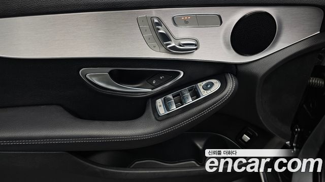 Mercedes-Benz C-Class 2018 — photo 24
