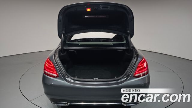 Mercedes-Benz C-Class 2018 — photo 26