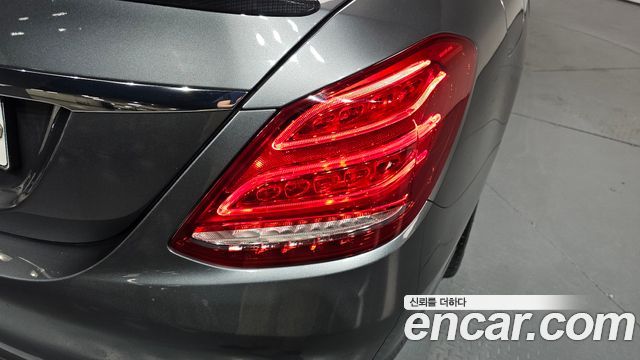 Mercedes-Benz C-Class 2018 — photo 9