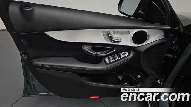 Mercedes-Benz C-Class 2018 — photo 14
