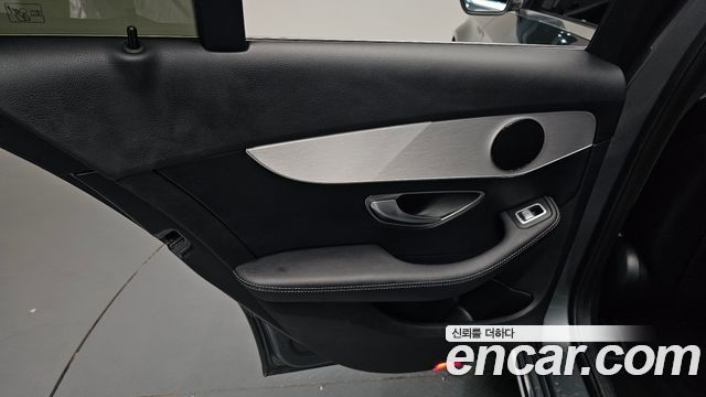 Mercedes-Benz C-Class 2018 — photo 15