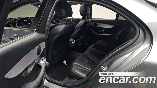 Mercedes-Benz C-Class 2018 — photo 16