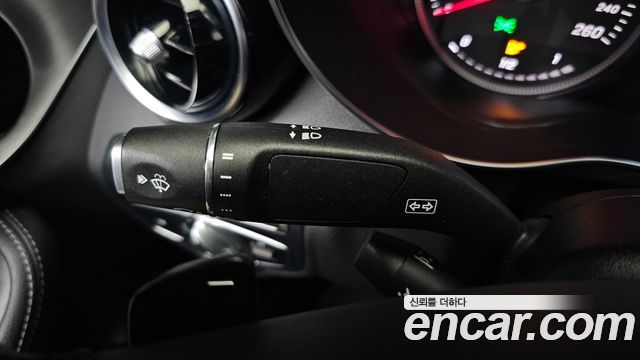Mercedes-Benz C-Class 2018 — photo 29