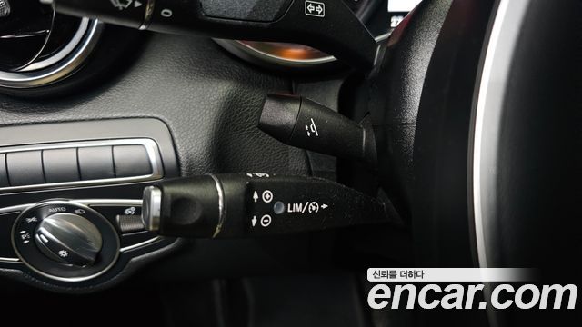 Mercedes-Benz C-Class 2018 — photo 30