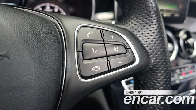 Mercedes-Benz C-Class 2018 — photo 31