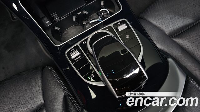 Mercedes-Benz C-Class 2018 — photo 33