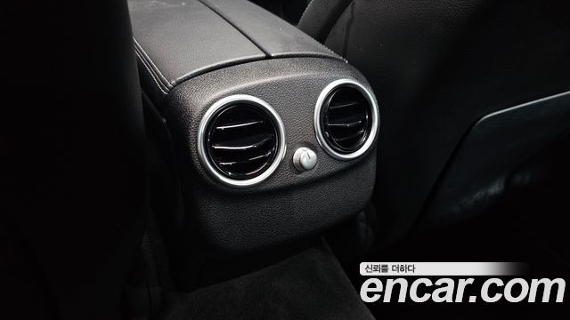 Mercedes-Benz C-Class 2018 — photo 35